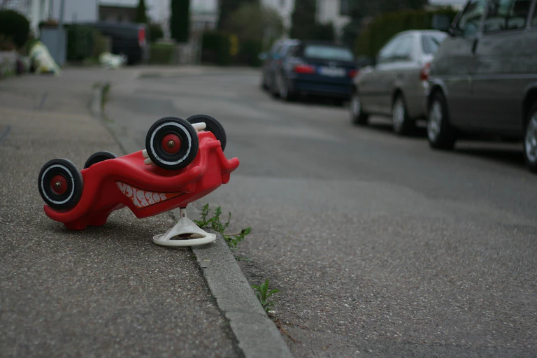 Unfall Bobbycar Straße Polizei — © Symbolfoto