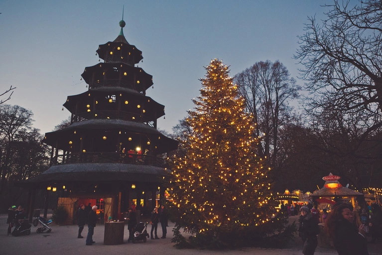  — © Foto: Weihnachtsmarkt am Chinaturm/Haberl Gastronomie