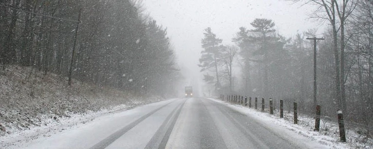 kaltes stürmisches und winterliches Wetter — © Symbolfoto