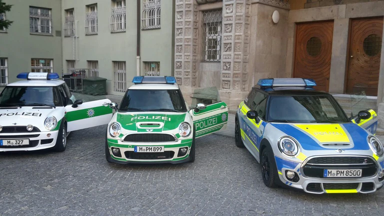 Mini-Dienstfahrzeug Polizei