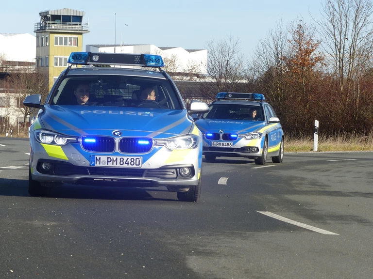Polizeiautos im Einsatz — © Symbolfoto