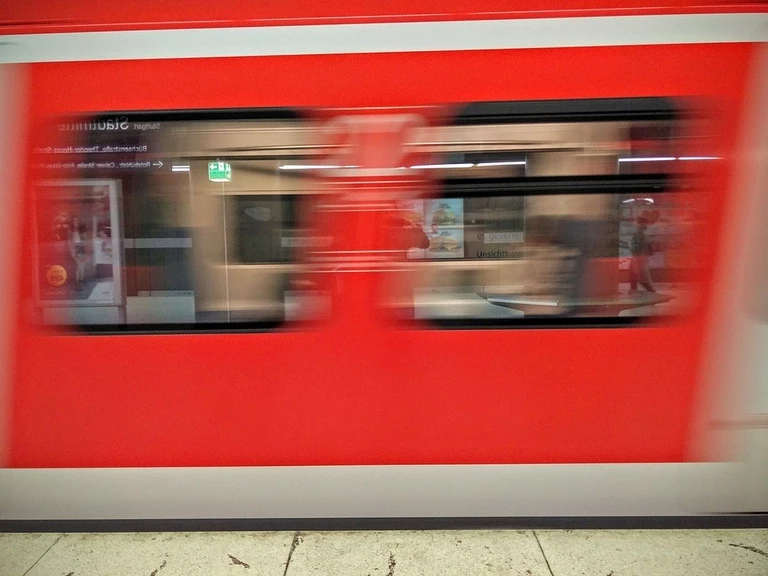 Eine fahrende S-Bahn