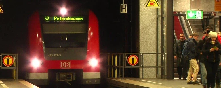Eine S-Bahn im Tunnel der Münchner Stammstrecke