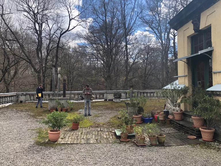 Das Maxwerk in München: Wird es eine Wirtschaft mit Biergarten? Ortsbegehung und Demo der Biergarten-Gegner.