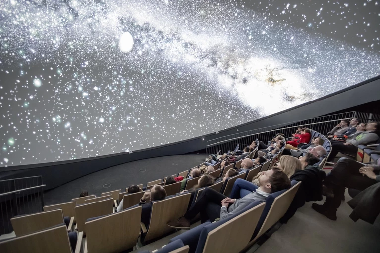 — © ESO/P. Horálek