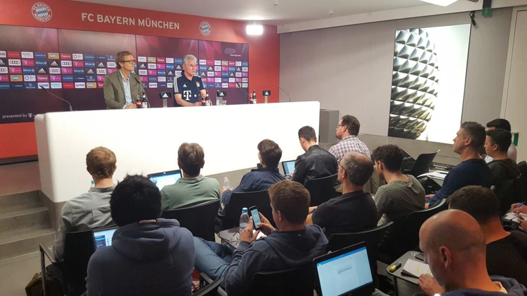 Der Trainer des FC Bayern München, Jupp Heynckes, während der Auslosung zum Champions-League-Halbfinale