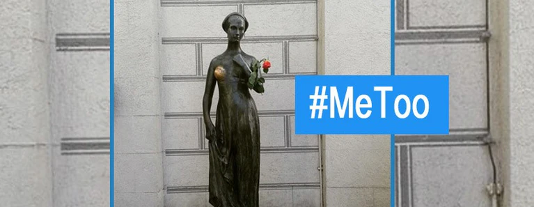 An der Julia-Statue hat jemand die Aufschrift mit dem Hashtag MeToo angebracht