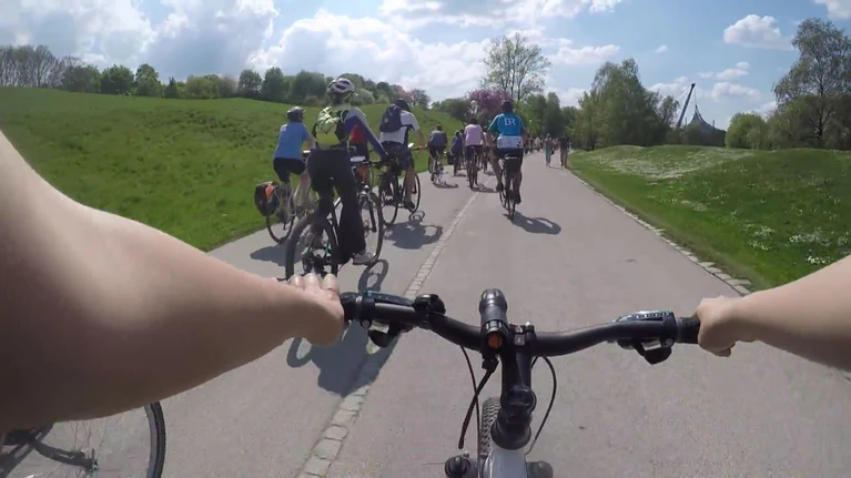 Fahrradtour im Olympiapark München — © Symbolbild