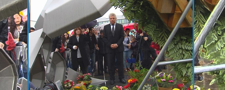 Münchens Oberbürgermeister Dieter Reiter gedenkt der Opfer des Münchner AMoklaufs am OEZ (2. Jahrestag)