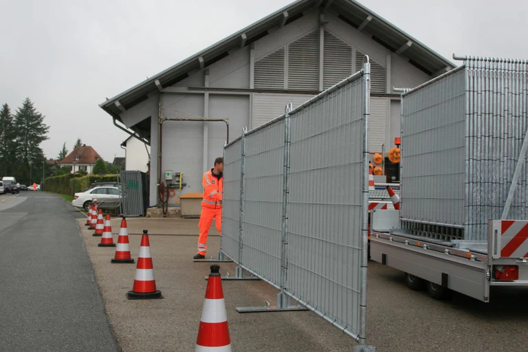 Ein Sichtschutz gegen Gaffer bei Unfällen — © Foto: Autobahnmeisterei Fischbach