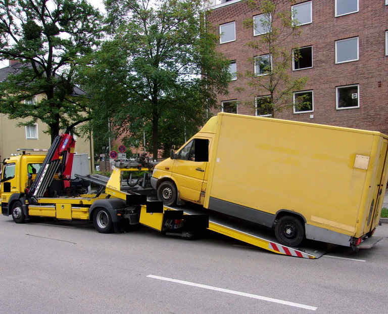 — © Das Paketauto bei der Sicherstellung