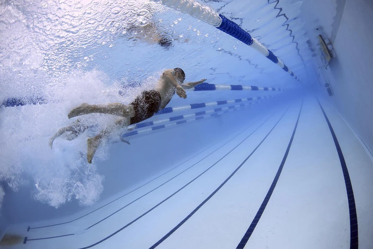 Schwimmbad — © Symbolfoto