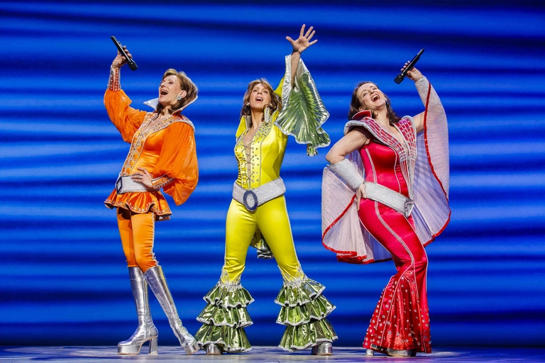 Das Musical Mamma Mia gastiert in München. Jetzt Tickets gewinnen. — © Stage Entertainment/Morris Mac Matzen
