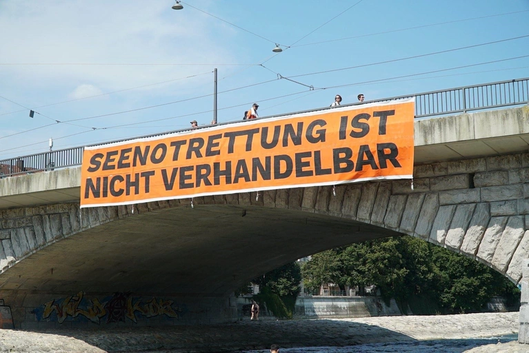 "Build bridges not walls": So lautet das Motto der geplanten Großdemonstration am Samstag, den 25. August 2018.