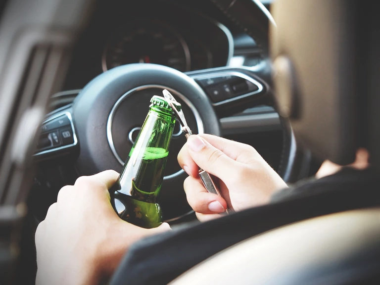 Autofahrer irrt betrunken durch München — © Symbolbild