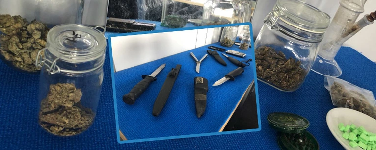 Die sichergestellten Waffen und Drogen, nach den Ermittlungen im Darknet.