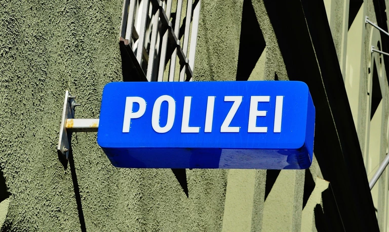 19-Jährige hat Kopfverletzung: Sturz oder Körperverletzung?