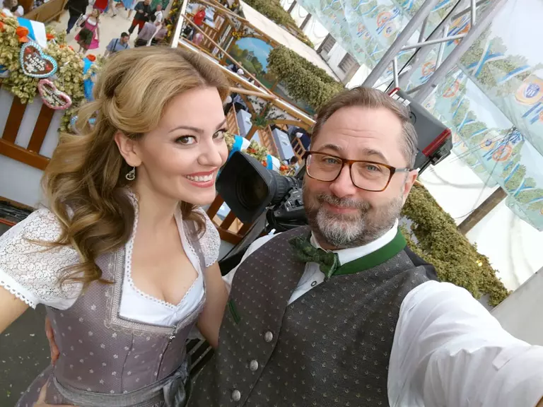 Monika Eckert und Alex Onken im Hofbräu auf der Wiesn