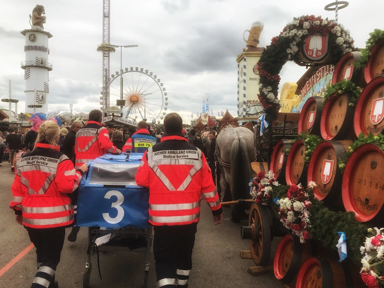Aicher-Ambulanz, Wiesn-Wache, Sanitäter, Sanis, Wiesn, Oktoberfest — © Foto: Aicher Ambulanz