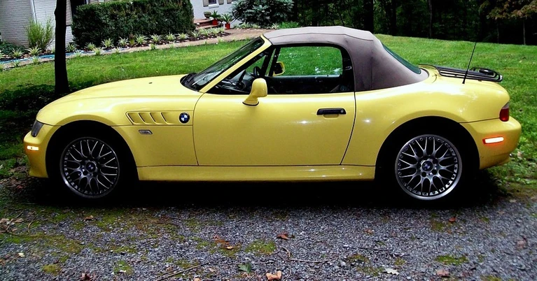 gelbes Cabrio — © Symbolbild