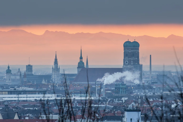 München — © In Zukunft soll die Wärmeversorgung im Münchner Winter klimafreundlich funktionieren. fotolia.com © bjoerno