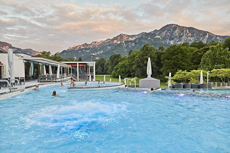 Rupertustherme, Außenbecken, Berge — © Rupertustherme