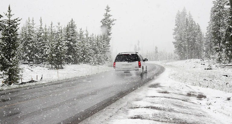Schnee auf den Straßen in der Region — © Symbolfoto