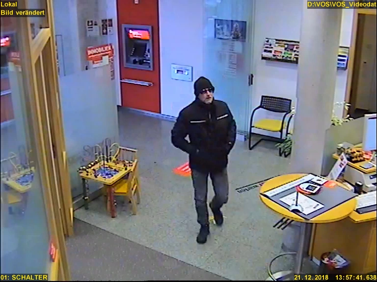 Bild aus einer Überwachungskamera  — © Polizei 