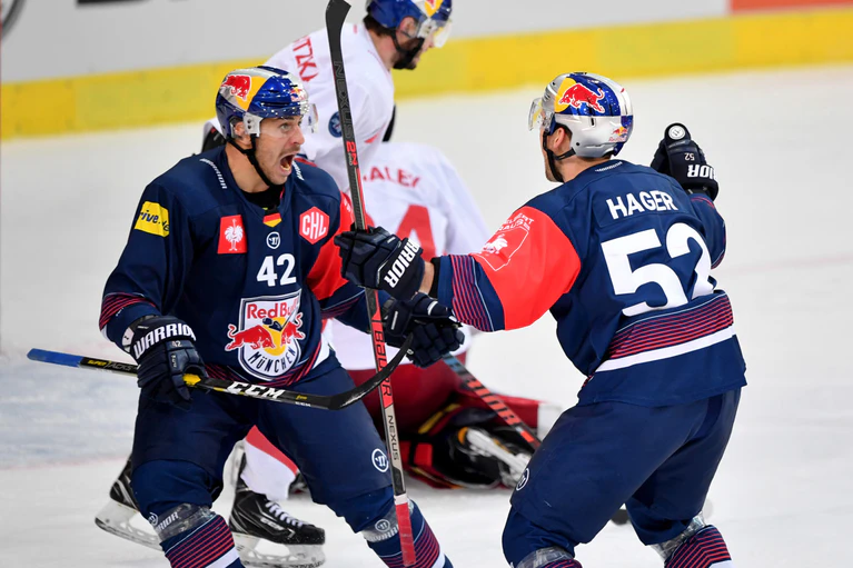 EHC Red Bull Spieler beim Jubel