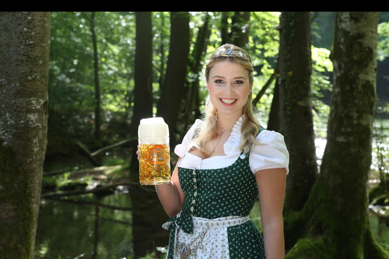 Die Bayerische Bierkönigin 2016/2017 — © „Bayerischer Brauerbund e. V.“