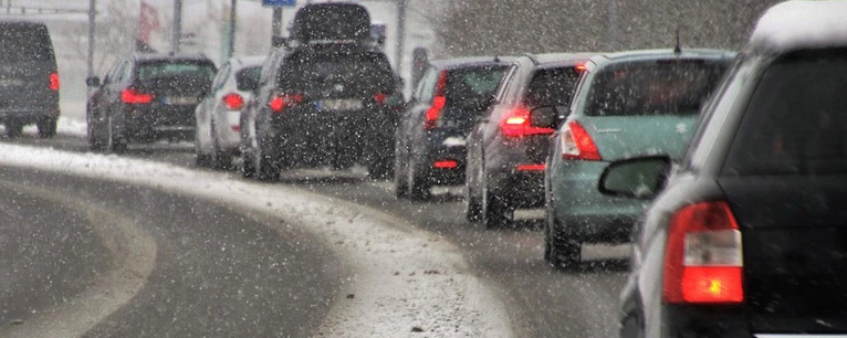 Stau im Winter — © Symbolfoto