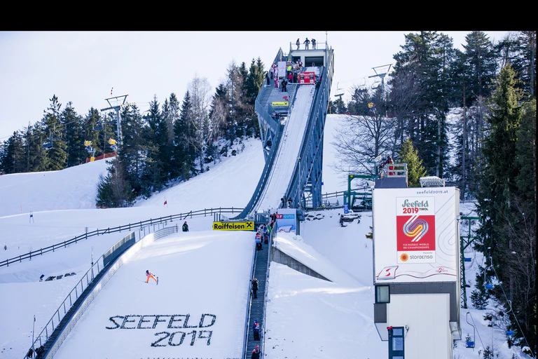 Die Skisprung-Schanze im WM-Ort Seefeld — © Olympiaregion Seefeld / Stephan Elsler