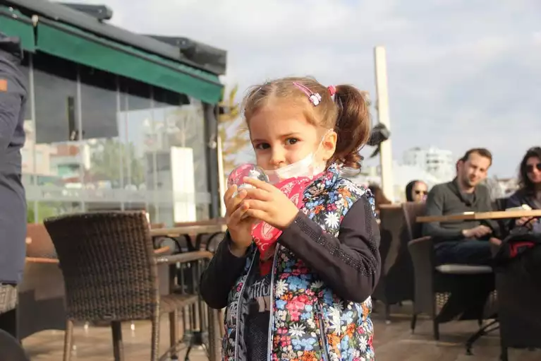 Die kleine Öykü — © Stiftung Aktion Knochenmarkspende Bayern