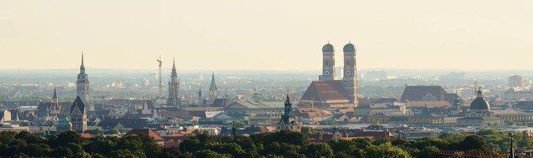 — © Pixabay @ <a href="https://pixabay.com/photos/munich-frauenkirche-bavaria-1480740/" target="_blank" rel="noopener">Alexas_Fotos</a> (CCO public domain)