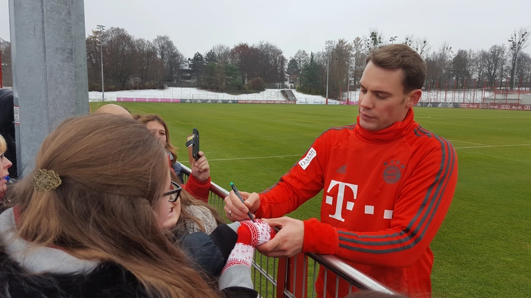 Manuel Neuer muss wegen einer Verletzung pausieren.