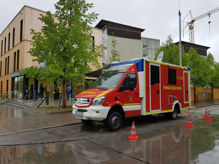 — © Einatzleitung vor dem Dante Gymnasium am 22.05.2019