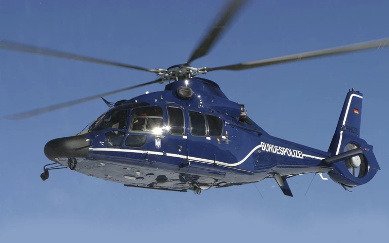 Bundespolizei Hubschrauber im Einsatz — © Foto eines Hubschraubers der Bundespolizei im Einsatz