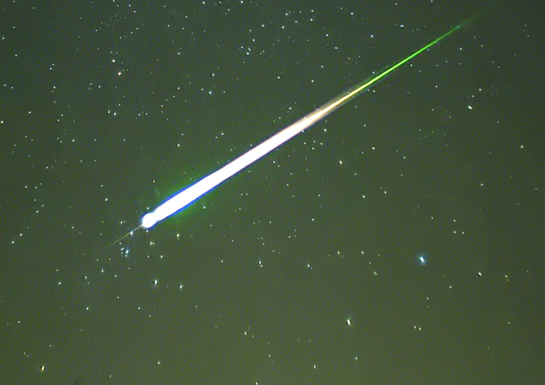 Meteor oder Sternschnuppe? Viele besorgte Menschen aus Süddeutschland meldeten sich bei der Polizei