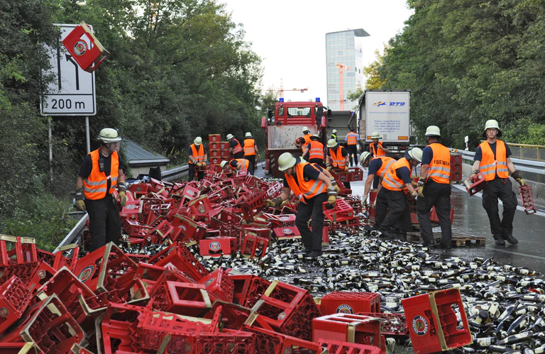 Oktoberfest-Bier vom Laster gefallen Unfall