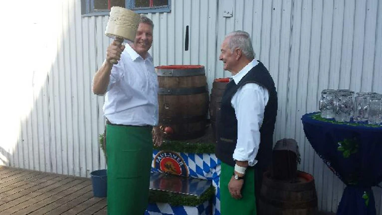 Reiter Oktoberfest Training Anzapfen Wiesn