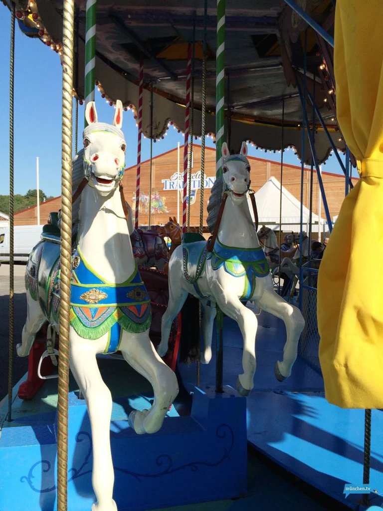 oktoberfest springpferdkarusell wiesn
