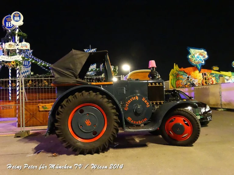 oktoberfest historischer traktor auf der wiesn
