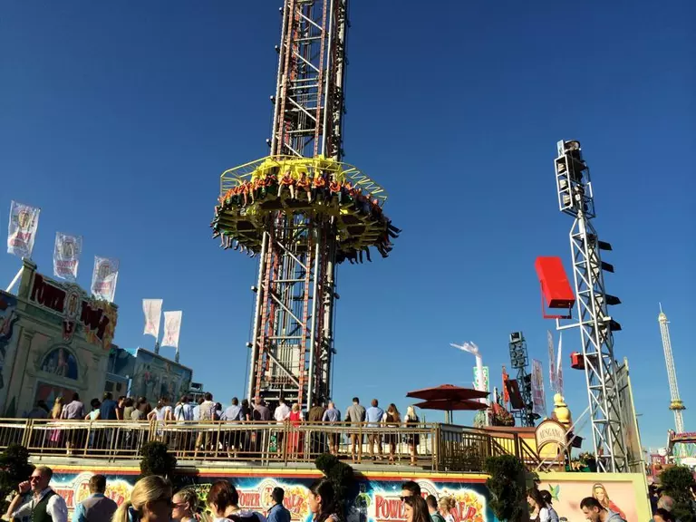 wiesn fahrgeschaeft free fall oktoberfest