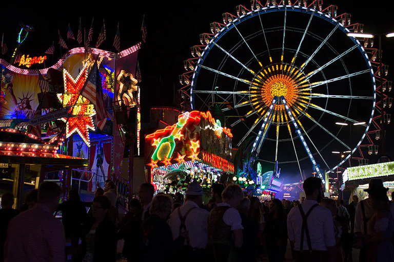 Wiesn Abend Fahrgeschäfte Lichter Oktoberfest