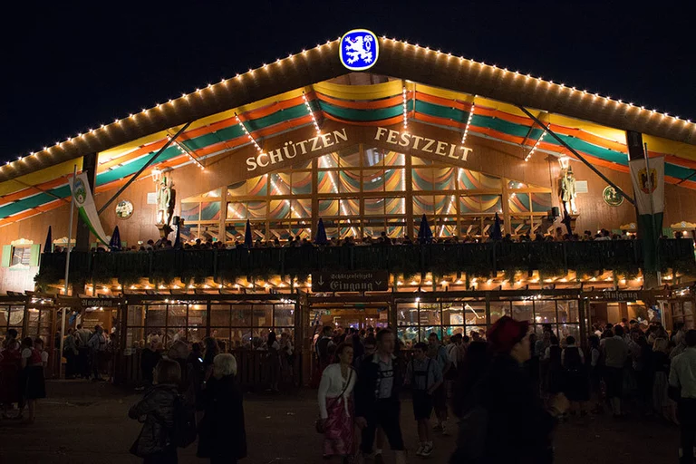 Oktoberfest München Schützen Festzelt Wiesn