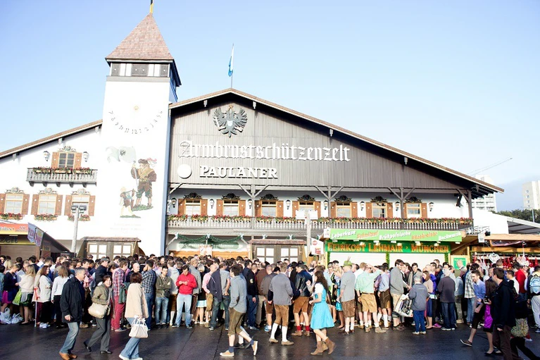 Armbrustschützenzelt Oktoberfest Wiesn München Eingang