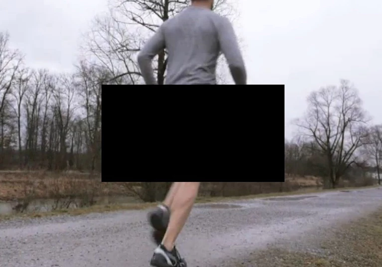 Exhibitionist flieht vor Polizei — © Symbolfoto