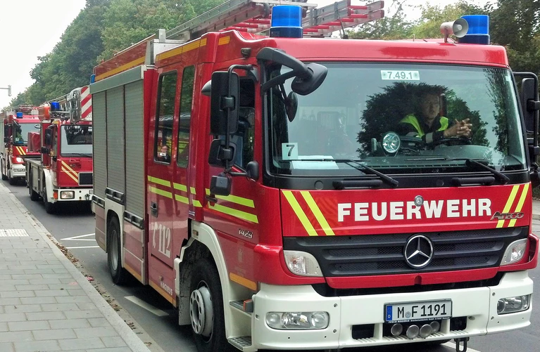 Symbolfoto: Die Feuerwehr auf Einsatzfahrt — © Symbolfoto: Die Feuerwehr auf Einsatzfahrt