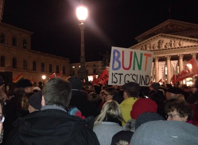 demo muenchen ist bunt montag abend anti pegida