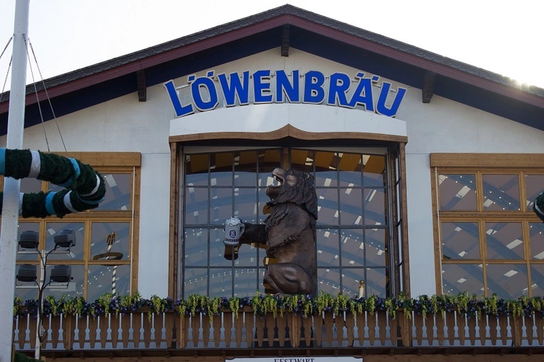 loewenbraeu festzelt oktoberfest wiesn